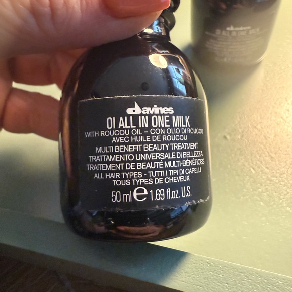 Davines OI All In One Milk - Black Bottles - Picture 3 of 4